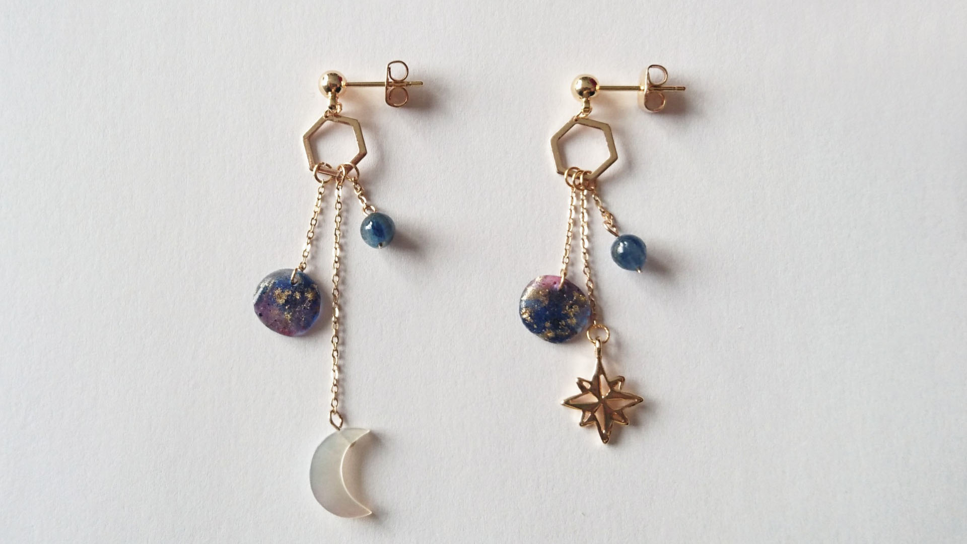 boucles galaxy plaqué or nacre lune étoile