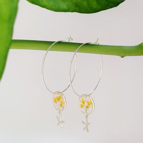 Boucles d'oreilles créoles argent 925 fleur ammi majus jaune et étoile de côté