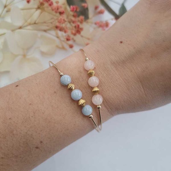 Duo de bracelets jonc gold filled or jaune avec pierre morganite pastel portés