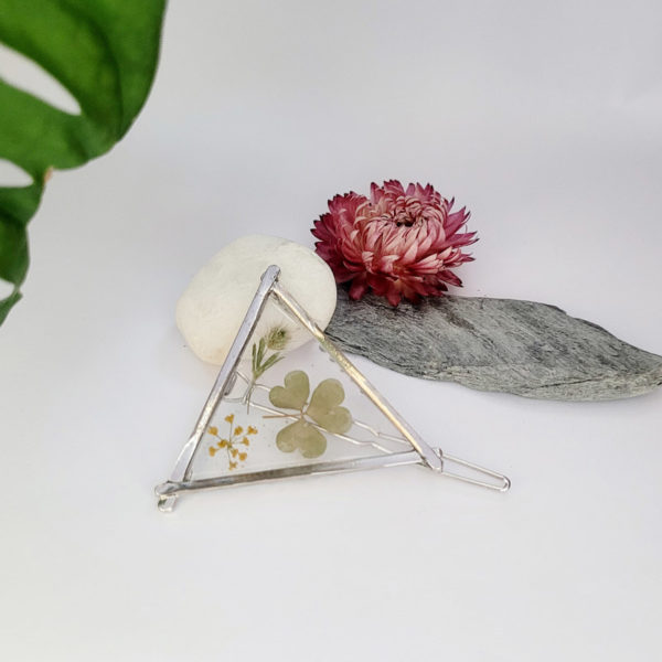 Barrette argentée triangle fleur fenouil feuille trèfle oxalis résine