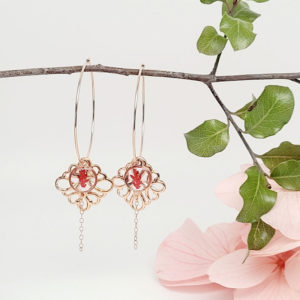 Boucles d'oreilles créoles plaqué or rose feuille rouge