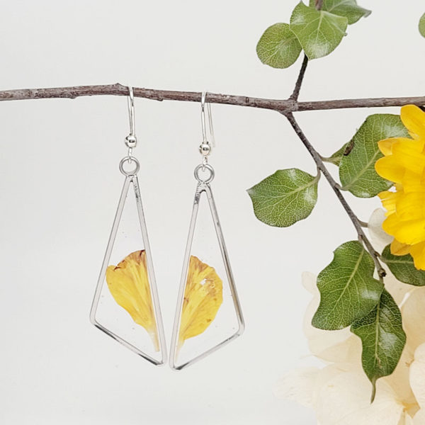 Boucles d'oreilles plaqué argent triangle petale de fleur giroflée