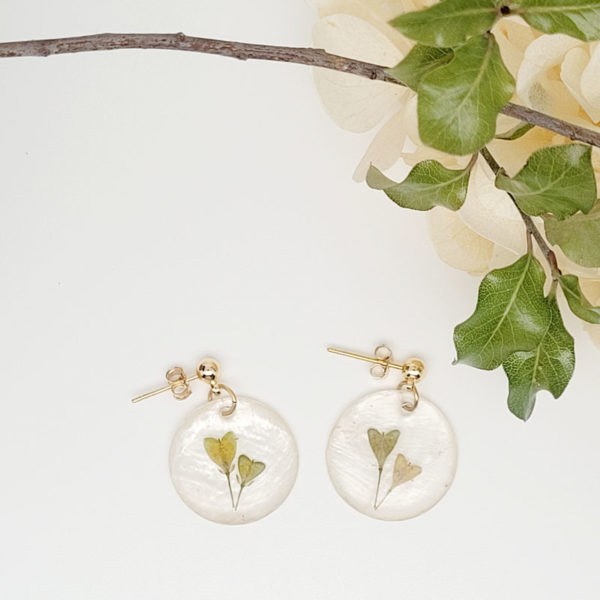 Boucles d'oreilles sequin nacre capselle résine