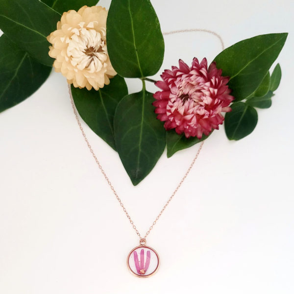 Collier plaqué or rose fleur séchée loropetalum chinense paillette de feuille de cuivre à plat