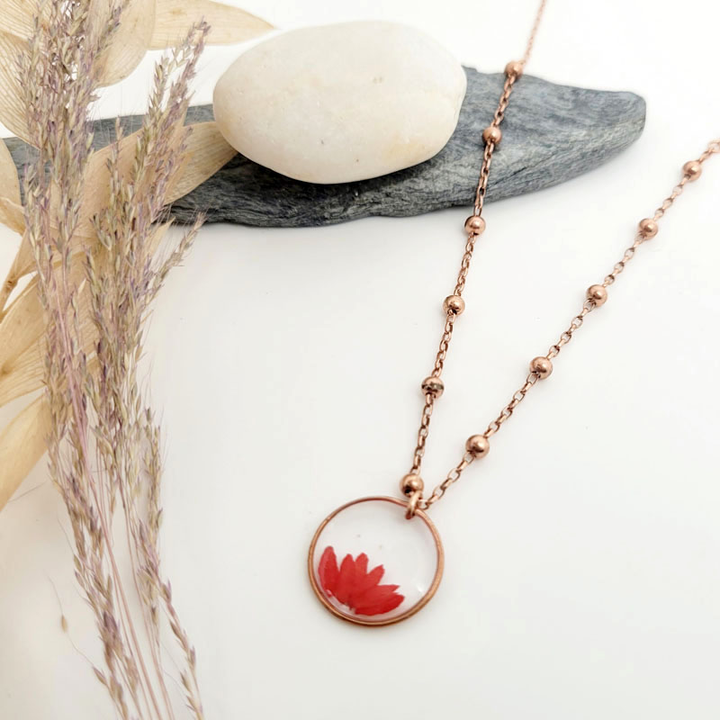 Collier doré à l'or fin rose - MARGUERITE rouge – Image 2