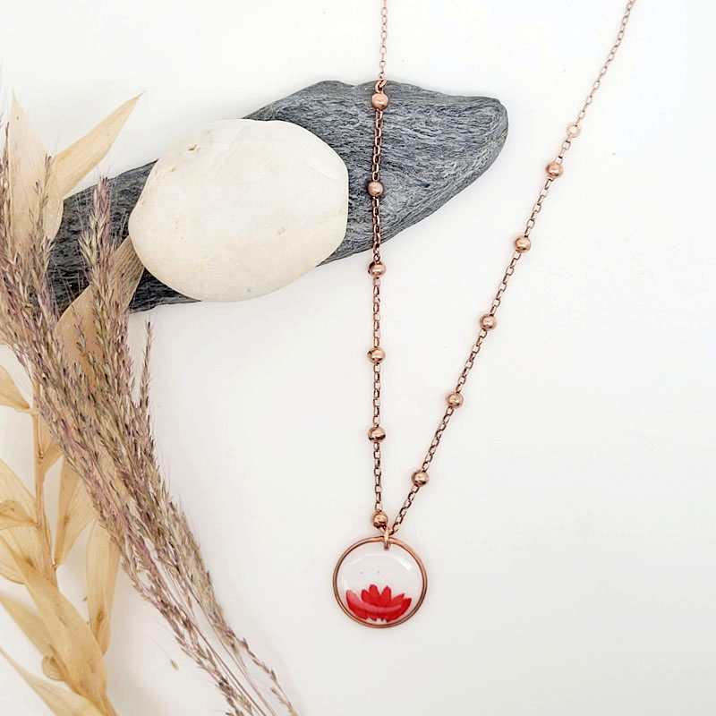 Collier doré à l'or fin rose - MARGUERITE rouge – Image 3